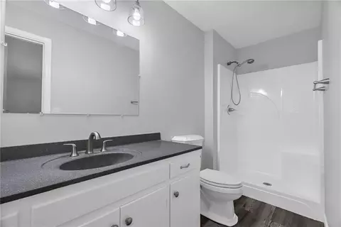 Bath - 18700 E 30th Ter, Independence, MO 64057 photo 2 of 3