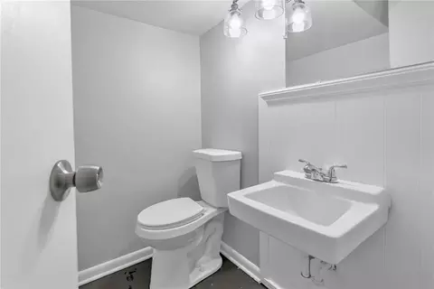 Bath - 18700 E 30th Ter, Independence, MO 64057 photo 3 of 3