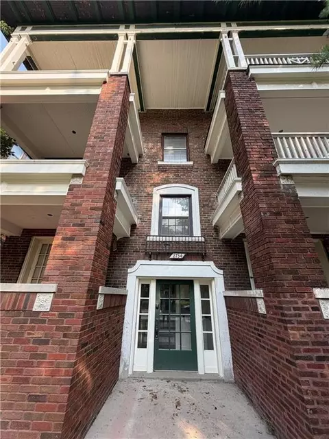 2734 Charlotte St, Kansas City, MO 64109