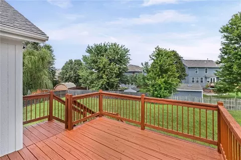 Exterior - 1106 Creekside Ct, Raymore, MO 64083 photo 2 of 10