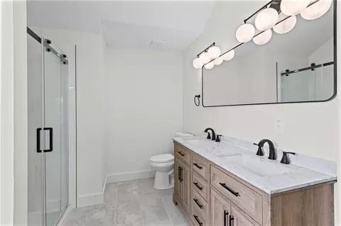 Bath - 1106 Creekside Ct, Raymore, MO 64083 photo 1 of 5