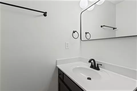 Bath - 1106 Creekside Ct, Raymore, MO 64083 photo 4 of 5