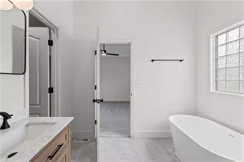 Bath - 1106 Creekside Ct, Raymore, MO 64083 photo 2 of 5