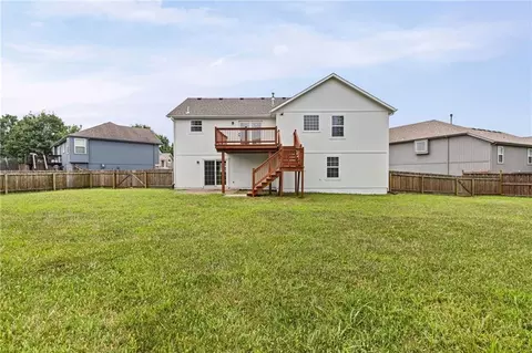 Exterior - 1106 Creekside Ct, Raymore, MO 64083 photo 3 of 10
