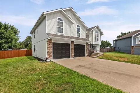 Exterior - 1106 Creekside Ct, Raymore, MO 64083 photo 10 of 10