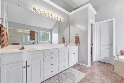 Entry Way - 932 Elder Ct, Raymore, MO 64083 photo 4 of 7