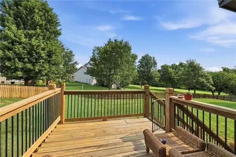 Exterior - 932 Elder Ct, Raymore, MO 64083 photo 3 of 7