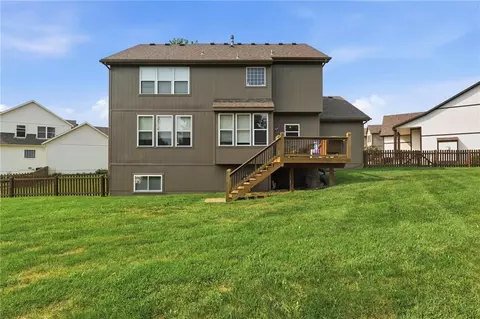 Exterior - 932 Elder Ct, Raymore, MO 64083 photo 4 of 7
