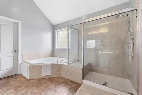 Bath - 932 Elder Ct, Raymore, MO 64083 photo 3 of 5