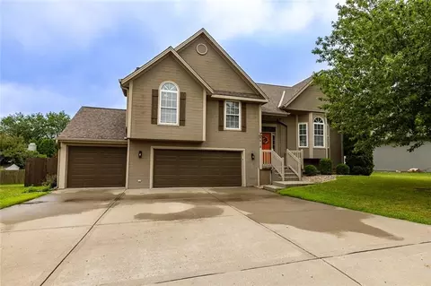 9918 N Highland Pl, Kansas City, MO 64155