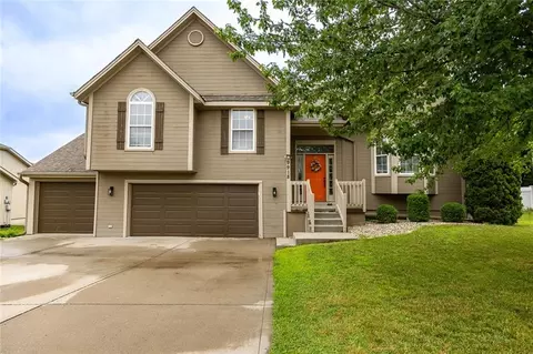 9918 N Highland Pl, Kansas City, MO 64155
