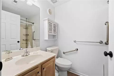 Bath - 2002 S Hummel Dr, Independence, MO 64055 photo 1 of 3