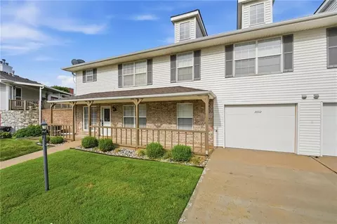 Exterior - 2002 S Hummel Dr, Independence, MO 64055 photo 1 of 4