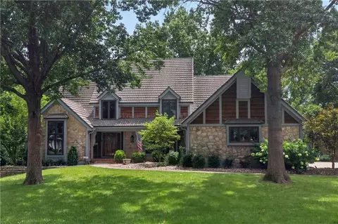 10703 W 124 St, Overland Park, KS 66213