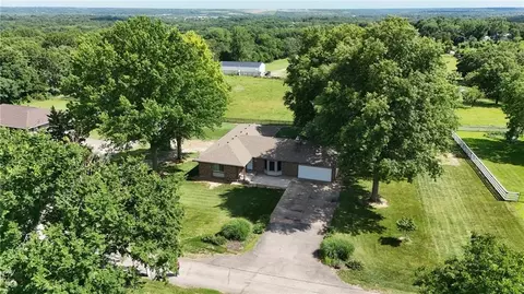 815 Kouns Ln, Edwardsville, KS 66111