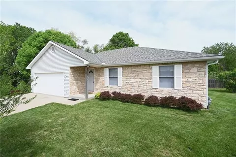 Exterior - 14 Sandi Cir, Dearborn, MO 64439 photo 3 of 8