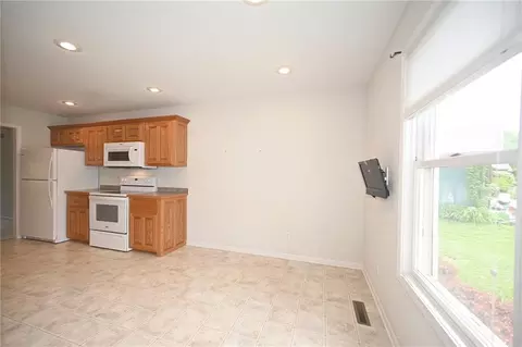 Kitchen - 14 Sandi Cir, Dearborn, MO 64439 photo 3 of 5