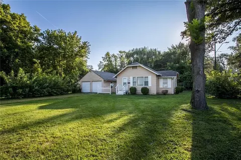 8249 Ward Pkwy, Kansas City, MO 64114