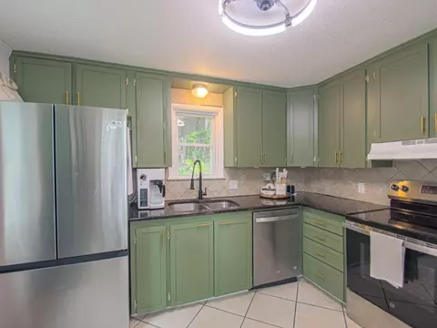 Kitchen - 20118 E Truman Rd, Independence, MO 64056 photo 3 of 3
