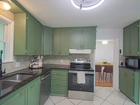 Kitchen - 20118 E Truman Rd, Independence, MO 64056 photo 2 of 3