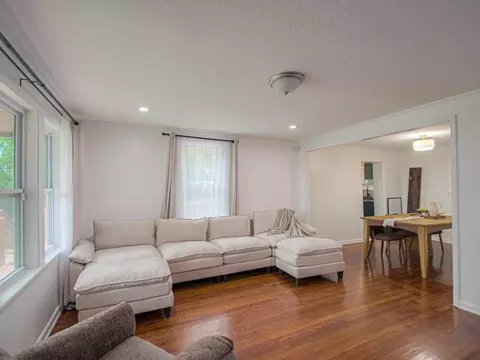 Living - 20118 E Truman Rd, Independence, MO 64056 photo 4 of 4
