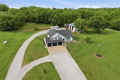 964 N 5 Hwy, Lansing, KS 66043