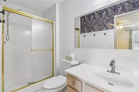 Bath - 1347 SE Broadway Cir, Lees Summit, MO 64081 photo 2 of 3