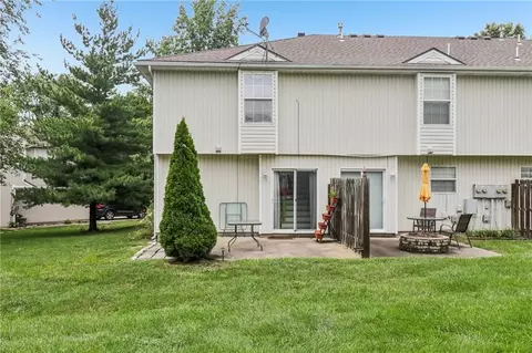Exterior - 1347 SE Broadway Cir, Lees Summit, MO 64081 photo 5 of 7