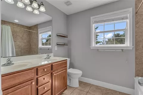 Bath - 931 E 14th Ter, Eudora, KS 66025 photo 2 of 5
