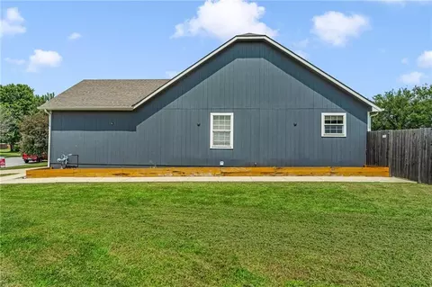 Exterior - 931 E 14th Ter, Eudora, KS 66025 photo 4 of 6
