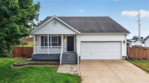 1709 Chadwick Cv, Louisburg, KS 66053