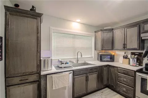Kitchen - 14700 E 39th Ter, Independence, MO 64055 photo 3 of 3