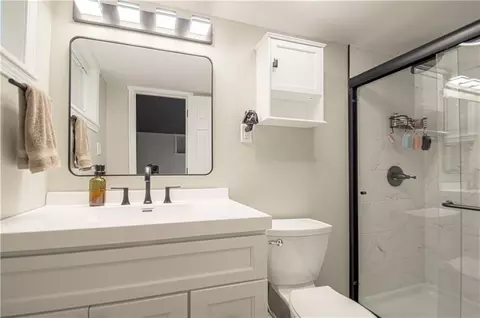 Bath - 14700 E 39th Ter, Independence, MO 64055 photo 3 of 3