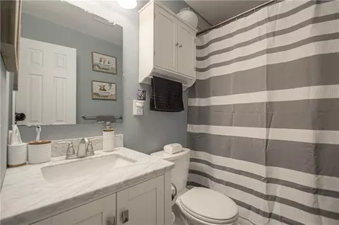 Bath - 14700 E 39th Ter, Independence, MO 64055 photo 1 of 3