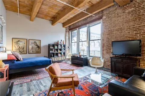 308 W 8th St #602, Kansas City, MO 64105