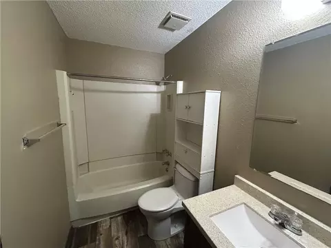 Bath - 4108 4110 Crackerneck Rd, Independence, MO 64055 photo 2 of 3