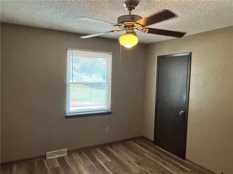 Bedroom - 4108 4110 Crackerneck Rd, Independence, MO 64055 photo 3 of 4