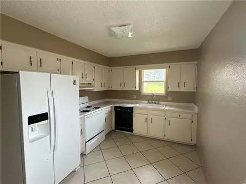 Kitchen - 4108 4110 Crackerneck Rd, Independence, MO 64055 photo 2 of 6