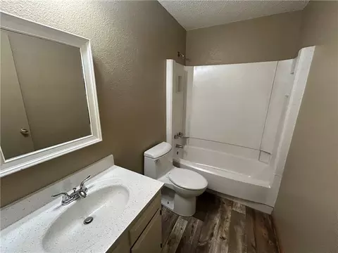Bath - 4108 4110 Crackerneck Rd, Independence, MO 64055 photo 1 of 3