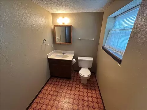 Bath - 4108 4110 Crackerneck Rd, Independence, MO 64055 photo 3 of 3