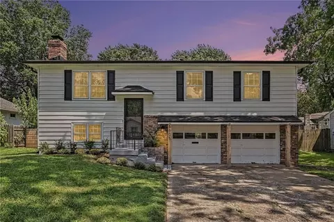 6805 Switzer Ln, Shawnee, KS 66203