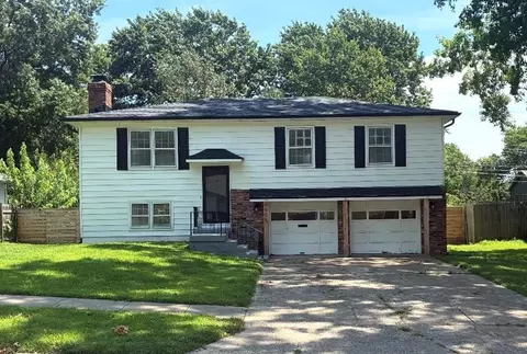 6805 Switzer Ln, Shawnee, KS 66203