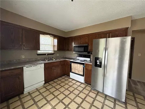 Kitchen - 17405 E 41st Ter, Independence, MO 64055 photo 1 of 2