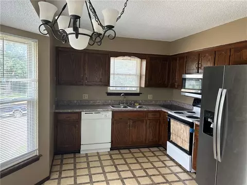 Kitchen - 17405 E 41st Ter, Independence, MO 64055 photo 2 of 2