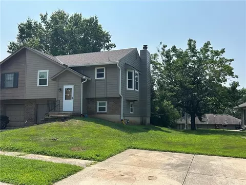 Exterior - 17405 E 41st Ter, Independence, MO 64055 photo 2 of 4