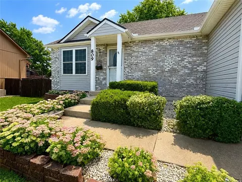 809 SW Graystone Dr, Grain Valley, MO 64029