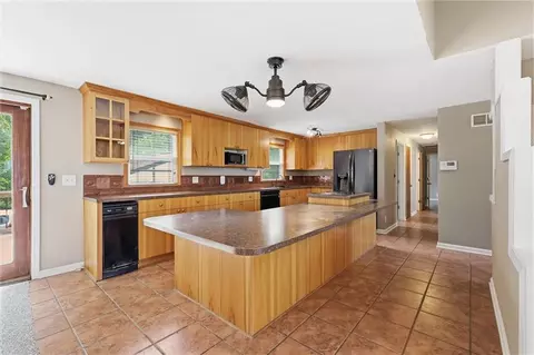 5621 Blue Ridge Cut Off, Kansas City, MO 64133