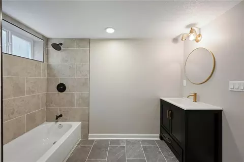 Bath - 705 NE Darwin St, Lees Summit, MO 64063 photo 3 of 3