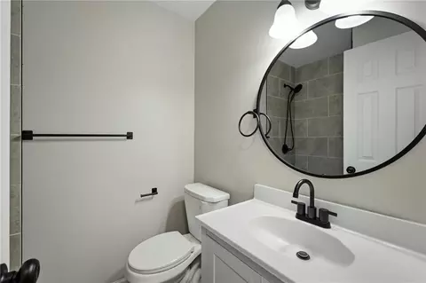 Bath - 705 NE Darwin St, Lees Summit, MO 64063 photo 1 of 3