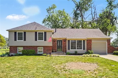 1625 S Orchard Dr, Ottawa, KS 66067